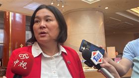 金門士官仍遭滯留  陳玉珍：正辦理停役程序國民黨立法院黨團總召傅(山昆)萁26日率16名藍委訪陸，陳玉珍為訪團成員之一。針對金門胡姓士官出海釣魚迷航被中國大陸尋獲仍滯留，陳玉珍27日在北京受訪時說，胡姓士官如果不是現役軍人，事情會比較好處理。中央社記者呂佳蓉北京攝  113年4月27日