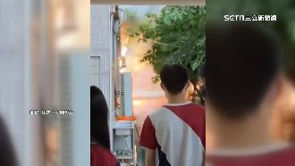 校園外牆突冒火光　爆炸聲伴閃光師生嚇壞