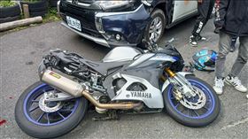 打檔車,北宜,財茂灣,新北,新店,壓車,失控,警車