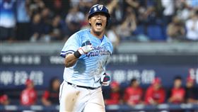 ▲富邦悍將林哲瑄敲出再見安打。（圖／富邦悍將提供）