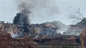 柬埔寨軍事基地彈藥庫爆炸，造成20人死亡。(圖／翻攝SCOOP)