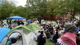 喬治華盛頓大學 挺加薩示威美國大學校園的反戰示威延燒，全美至少有50所院校出現支持巴勒斯坦示威，距白宮5個街區的喬治華盛頓大學也有人紮營抗議，攝於26日。中央社記者鍾佑貞華盛頓攝  113年4月28日