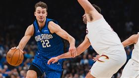 奧蘭多魔術瓦格納（Franz Wagner）發威，猛轟全場最高34分，帶領球隊將戰局扳平。（圖／翻攝自魔術隊官方X）