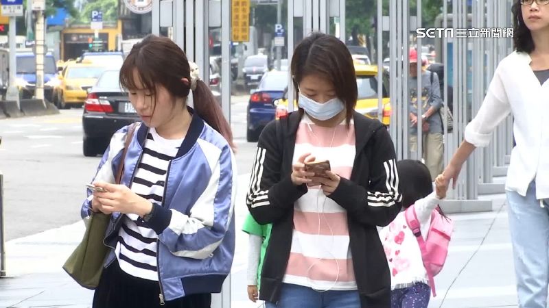 下班後回工作訊息討加班費？民眾：難開口