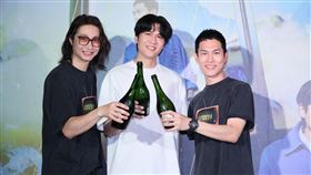 宇宙人慶功（圖／記者鄭孟晃攝影）