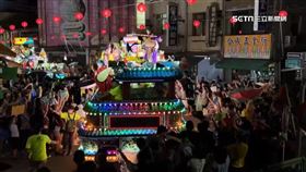 瘋搶平安小物！朝天宮籲「勿噴水、拿傘、紙箱接物」