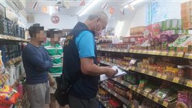 新北黑胡椒粉檢出蘇丹紅  高雄下架回收新北市優奇公司自主送檢黑胡椒細粉驗出蘇丹紅色素，部分產品銷往高雄，高雄市衛生局28日前往稽查2家業者，其中1家下架回收24公斤，另1家則未進貨及販售此批產品。（高雄市衛生局提供）中央社記者蔡孟妤傳真  113年4月28日