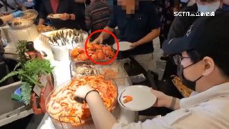 獨／吃到飽用餐狀況多！民眾手拿蟹遭制止