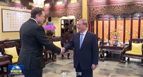 馬斯克今日赴中國會見中國國務院總理李強。（圖／翻攝自微博）