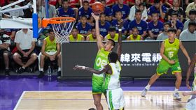 松山高中林現惟上籃得手。（圖／國泰金控提供）