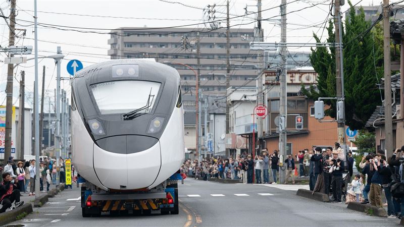 台鐵列車在日本遊街？罕見一幕萬人讚翻