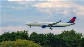 達美航空，起飛半小時，救生滑梯脫落，發出拍打聲、機身抖動，是(示意圖／pixabay)