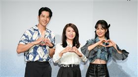 胡宇威（左起）、三立集團高明慧總經理、雷艾美出席「台日影視交流發表會」。