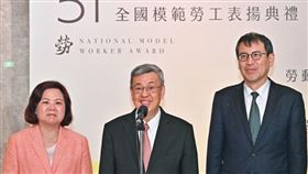 行政院長陳建仁今（29）日下午出席113年紀念五一勞動節暨全國模範勞工表揚典禮。（圖／行政院提供)