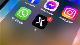 馬斯克毀推特？付費訂閱制可能勸退用戶。社群軟體APP，臉書、IG、WHATSAPP、X平台圖示。（圖／翻攝自Unsplash圖庫）