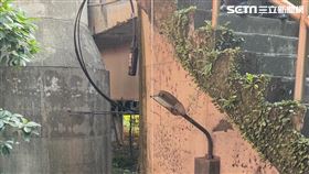 台北市男子陳屍在福和橋手扶梯下方。（圖／翻攝畫面）