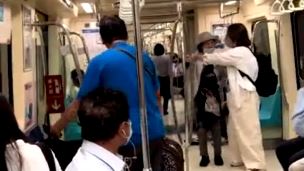 他搭捷運行李箱擋門口　老婦下車反遭推擠