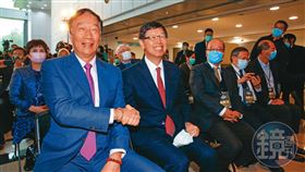 推動輪值CEO，劉揚偉與鴻海老臣派間曾有一番角力，最後在創辦人郭台銘力挺下，4月開始上路。（圖／鏡週刊）