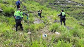秘魯北部29日發生重大交通事故，一輛巴士墜深谷至少23人喪命。（圖／翻攝自X平台@PoliciaPeru）