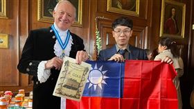 台南「果醬男孩」奪英國大賽金牌！FB報喜笑：讓世界看見台灣／林韡勳（圖／翻攝自爆廢1公社臉書）

