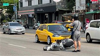 新／玖壹壹春風車禍「六代三門喜美」受損