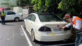高雄力姓車主座車遭監理所人員查獲收繳車牌。（圖／高雄市區監理所提供）