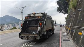 淡江大學,男大生,擦撞,垃圾車,爆頭,新北,淡水