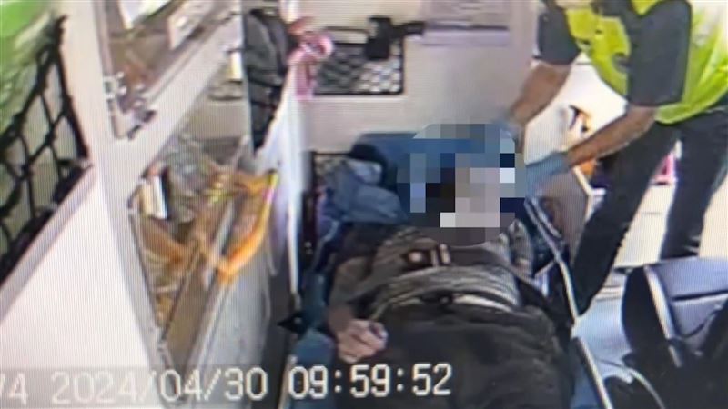 男帶笑氣住摩鐵火警昏迷　搶救現場曝光