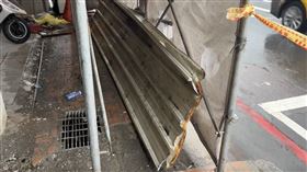 台中颳怪風暴雨！婦慘遭工地鐵片割頸