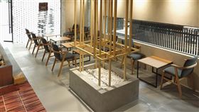 茶湯會「新禪風Zen」未來概念店，室內開窗引進光線，帶來自然明亮感，並且規劃舒適座位區。（圖／品牌業者提供）