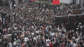 陸五一長假報復性出遊