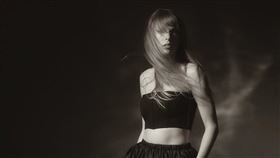 泰勒絲推出新專輯《折磨詩人俱樂部》。（圖／環球西洋提供）