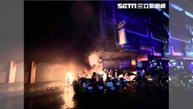 台中發生機車火警，11輛機車慘遭祝融，起火原因疑似是變電箱短路。 (圖/翻攝畫面)
