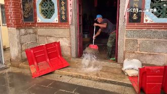 雨像用倒的！金門強降雨低窪地積水成河