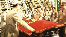 洪旭殉職後，警方特別為他舉辦隆重的喪禮。（東森新聞提供）