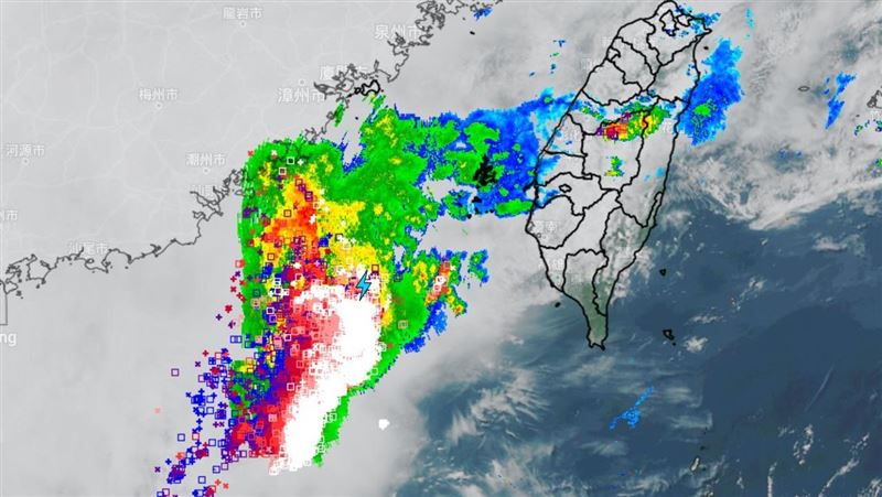 閃電訊號每分鐘600次以上 午後強降雨將襲