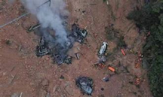 中國高速公路坍塌已19死　18輛車全燒焦了