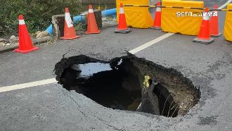 暴雨炸破洞　安南區路面現天坑、涵洞崩毀