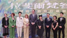 奇美博物館「英國國家藝廊珍藏展」展前記者會奇美博物館1日舉辦「從拉斐爾到梵谷：英國國家藝廊珍藏展」展前記者會，英國國家藝廊館長加百列．芬納迪（Gabriele Finaldi）（中）、奇美博物館館長許家彰（右3）等出席。中央社記者楊思瑞攝  113年5月1日