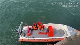 梧棲漁港釣客墜3樓高堤防！民眾目擊嚇壞