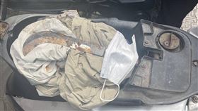 手機,鐮刀,IPhone,超商（圖／翻攝畫面）