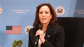 賀錦麗邀菲律賓女性代表談賦權正在菲律賓訪問的美國副總統賀錦麗21日邀集菲國女性代表舉行講座。她勉勵與會女性在身為各領域翹楚的同時，「制定好軌跡，讓其他人可以遵循」。中央社記者陳妍君馬尼拉攝  111年11月21日