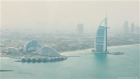 搭乘直昇機遠眺帆船飯店