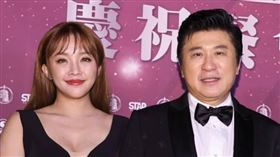 賴慧如（左）與胡瓜（中）、吳怡霈（右）擊敗勁敵，抱回最佳綜藝節目獎。（圖／記者邱榮吉攝影）