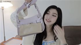 網紅Cindy失戀後狂買三個包。（圖／翻攝YT）