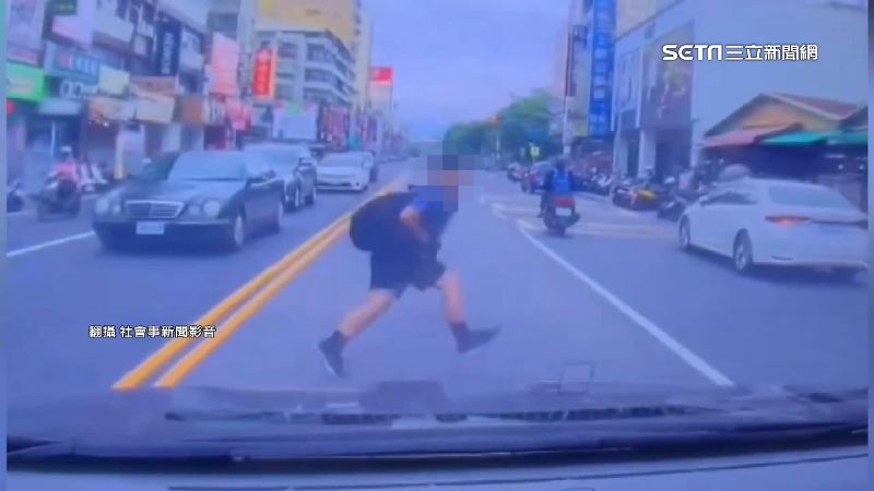 男童「竄出」路中央　駕駛驚叫急剎險撞