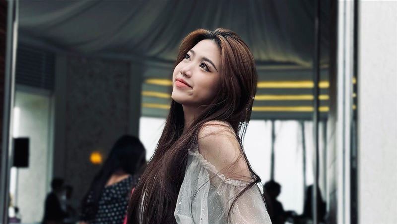 選秀女星現身婚禮　薄紗透視超美模樣曝