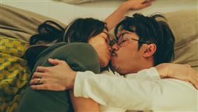 影集2049設計新科技  陳漢典搶投資「性愛XR」影集2049設計出許多近未來新科技，藝人陳漢典（右）想搶投資隔空親密接觸的「性愛XR」。（瀚草影視提供）中央社記者葉冠吟傳真  110年9月21日