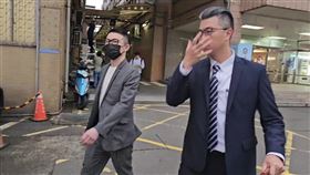 (這地點應該是新北地方法院)八八會館負責人郭哲敏涉嫌經營博弈網站洗錢，今天再度到士林地院出庭。