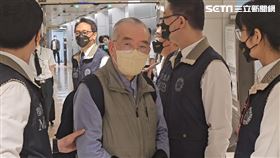貴婦奈奈公婆被上銬今晨抵桃機　調查局押解歸案